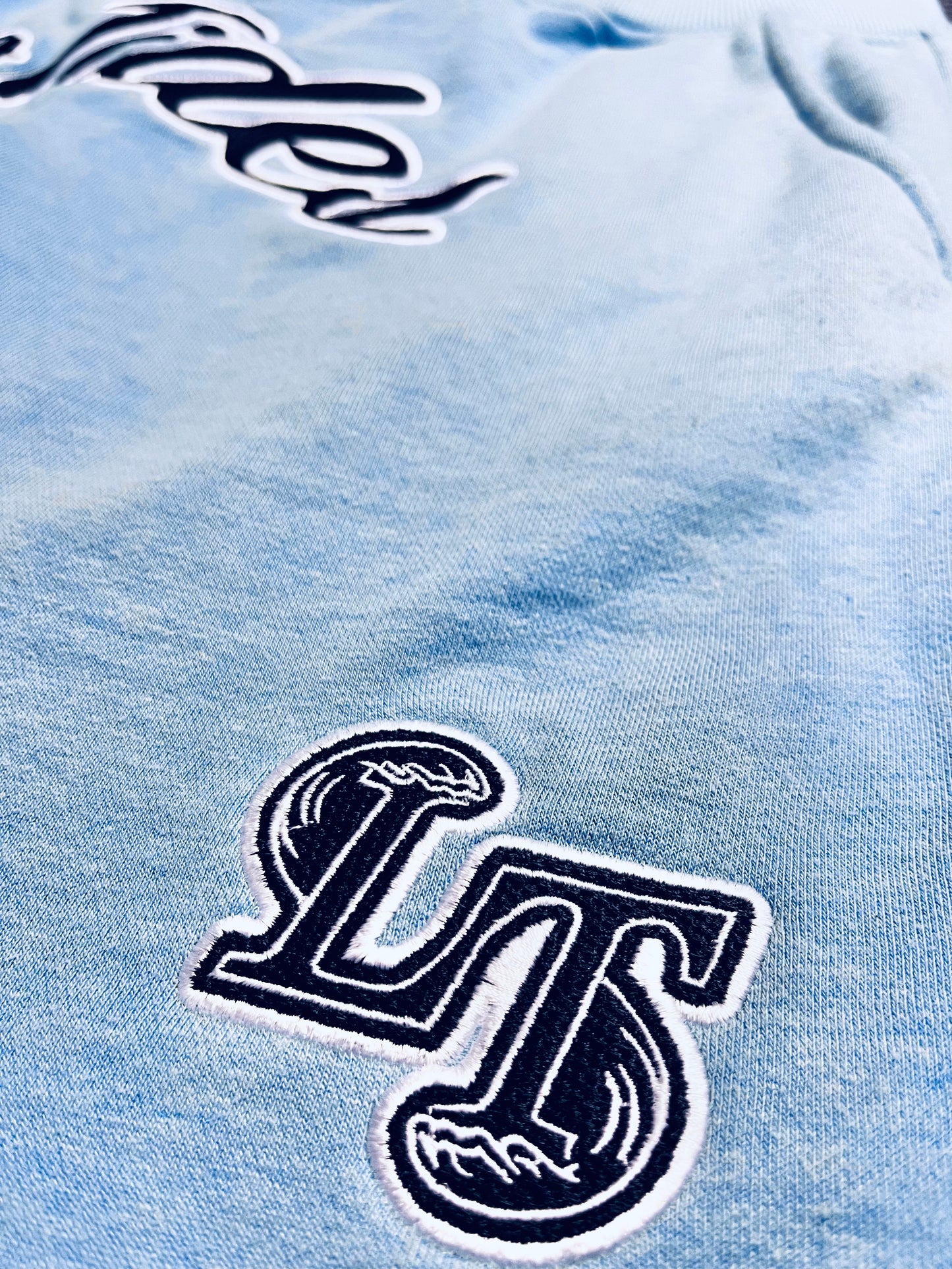 𝓒𝓵𝓸𝓾𝓭 𝓑𝓵𝓾𝓮