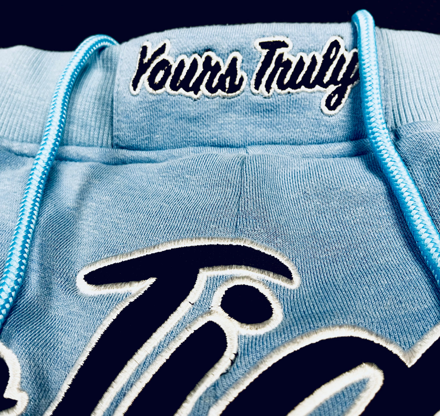 𝓒𝓵𝓸𝓾𝓭 𝓑𝓵𝓾𝓮