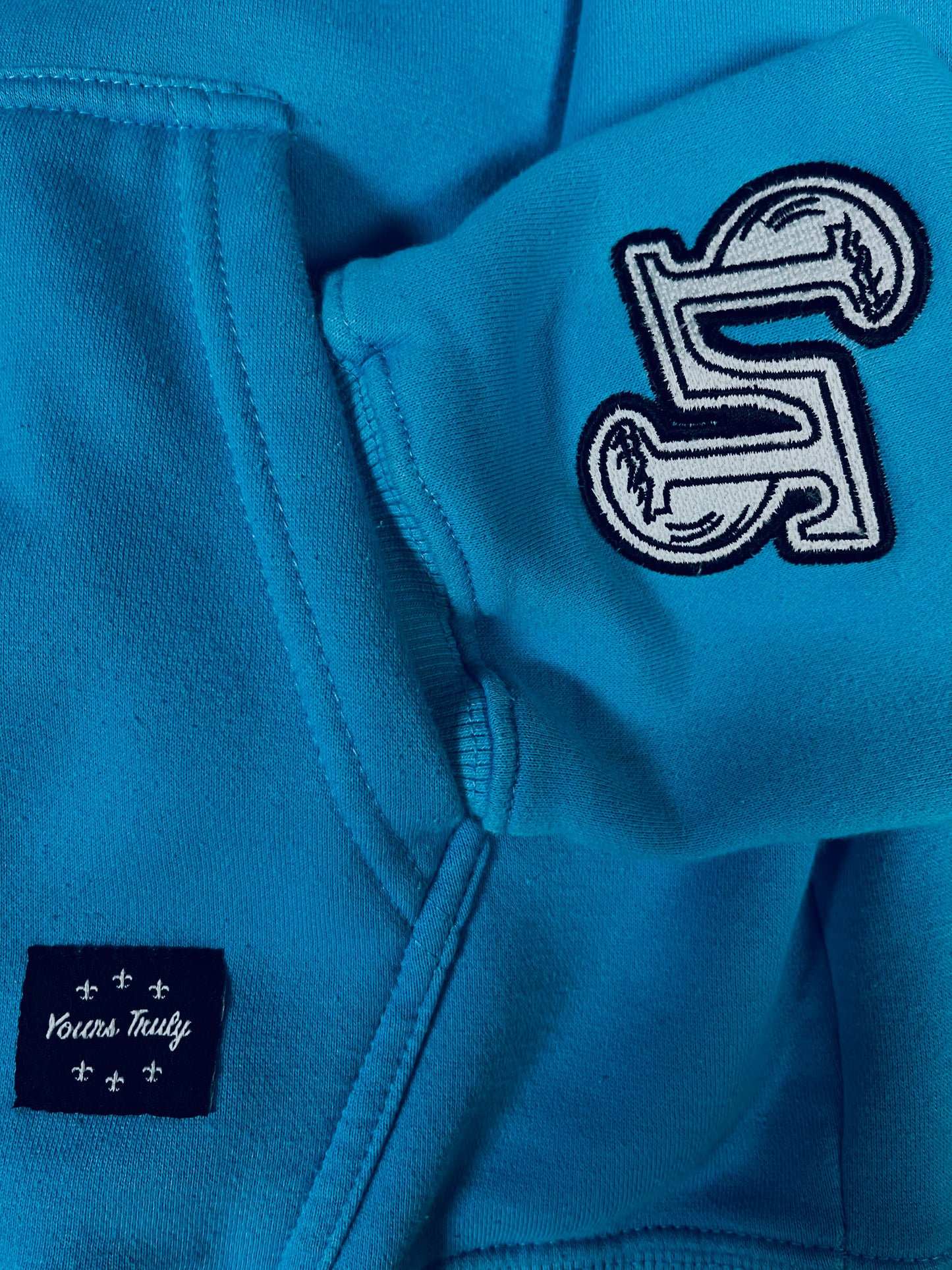 𝓟𝓸𝔀𝓭𝓮𝓻 𝓑𝓵𝓾𝓮 Hoodie